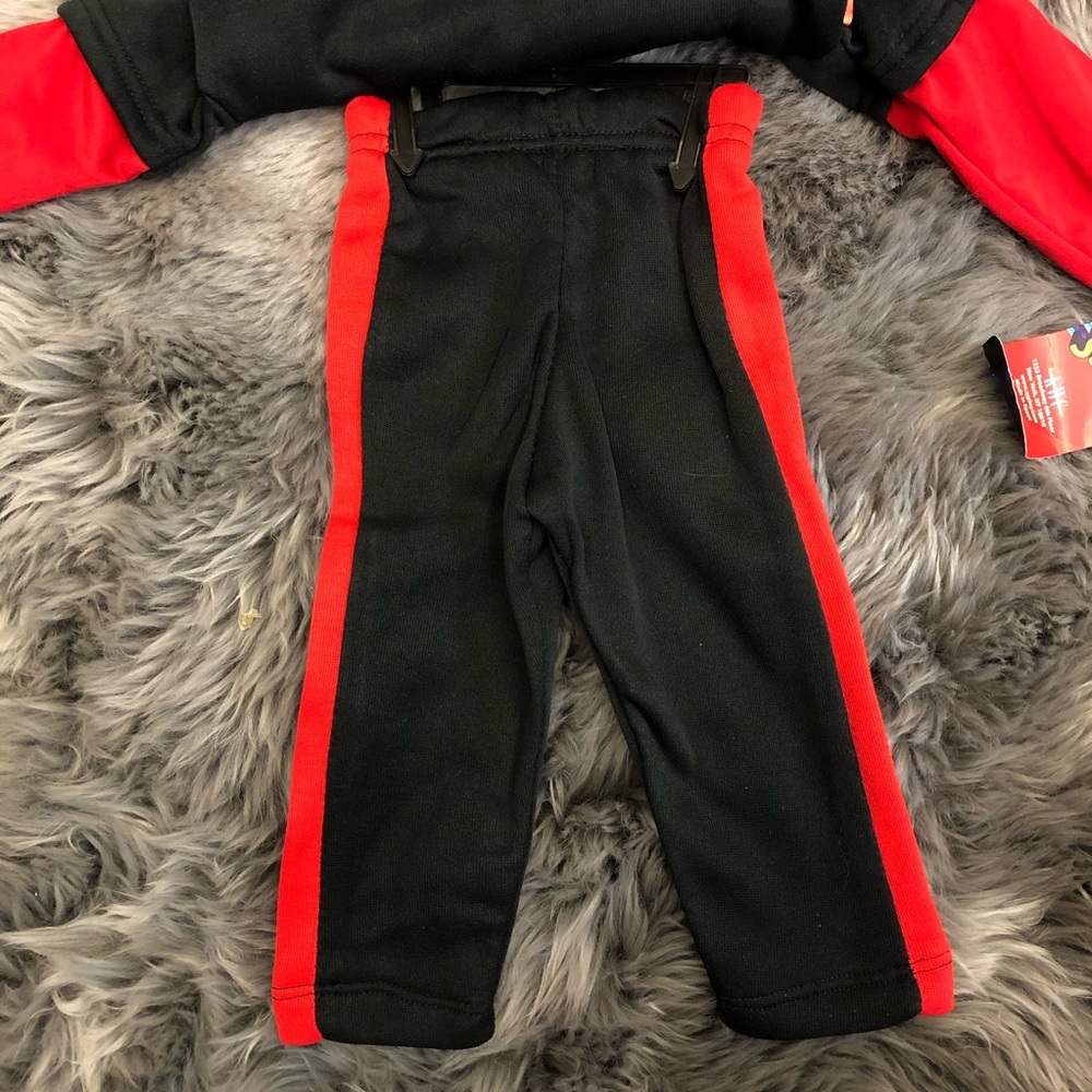 DC Comics | Boy's Superman 2 Piece Jogger Set | Black and Red | Size 2T - Picture 4 of 4
